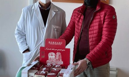 Caffè Matteotti e Boxe Iaia Brindisi donano panettoncini ai bambini del reparto Pediatria dell’Ospedale “Perrino”