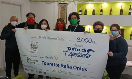 Tuffo di Capodanno 2022 Brindisi, la consegna dei 3mila euro della Raccolta Fondi alla onlus Tourette Italia chiude la XII Edizione