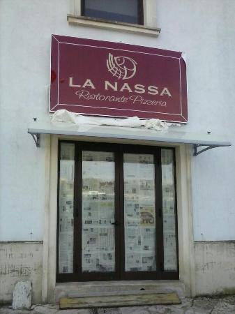 In fiamme il gazebo del ristorante “ La Nassa”, indaga la polizia