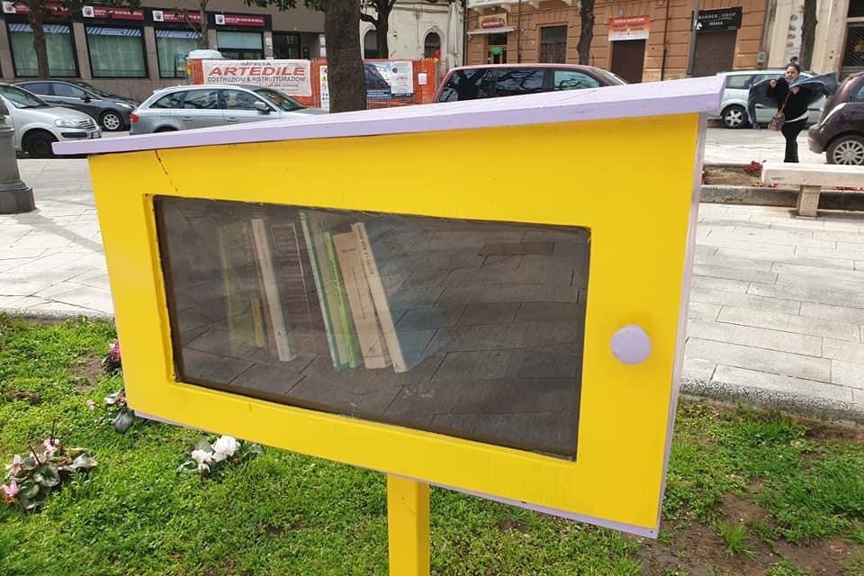 Ripristinate le librerie del book sharing più volte vandalizzate