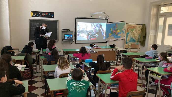 I Carabinieri incontrano gli studenti della scuola elementare “Pessina Vitale” di Ostuni
