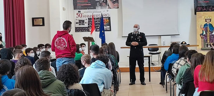 San Vito dei Normanni, i carabinieri incontrano gli studenti del Liceo Scientifico “Leonardo Leo”