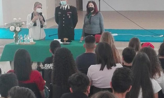 San Vito dei Normanni, i Carabinieri incontrano gli studenti delle scuole elementari e medie