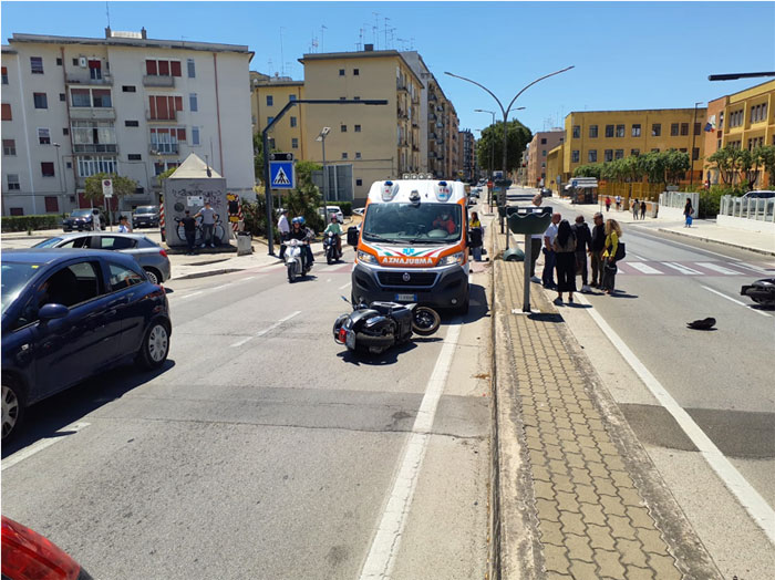 Impatto tra scooter in città a Brindisi. I due motociclisti in ospedale