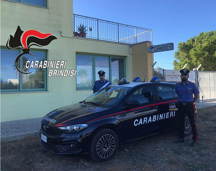 Latiano, coppia arrestata dai carabinieri per possesso di droga, documenti falsi e resistenza a pubblico ufficiale