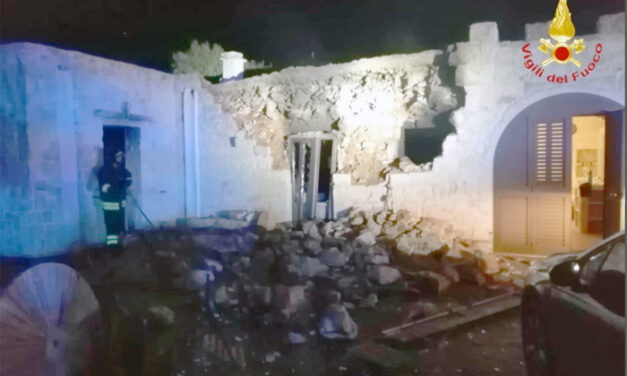 Esplosione a seguito fuga di gas, abitazione sventrata ad Ostuni, quattro feriti