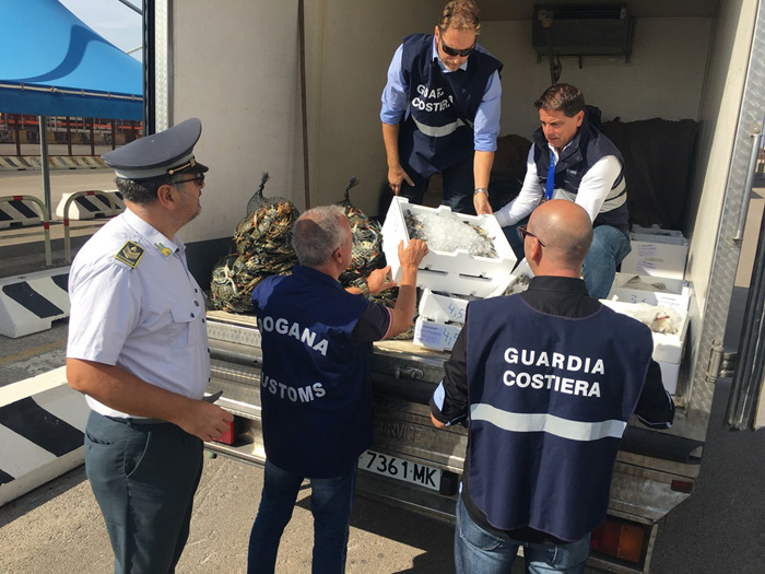 Sequestrato allo sbarco e respinto carico di quattro tonnellate di cozze nere nel porto di Brindisi