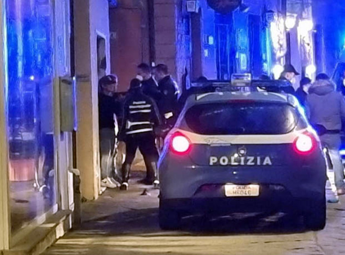 Emissioni sonore fuori legge mentre suona un Dj, a San Pietro Vernotico la Polizia denuncia il titolare di un locale