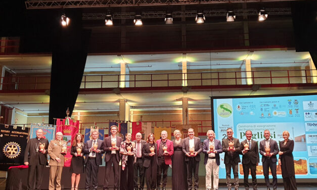 Eccellenze mondiali e grandi personalità per il “Premio Internazionale Pugliesi nel Mondo” hanno calcato il palco del Teatro Verdi