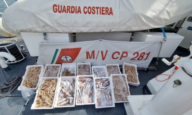 Pesca in zona di mare vietata, sequestro della Guardia Costiera di Brindisi