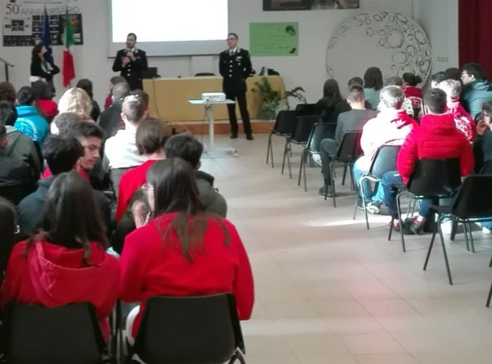 San Vito dei Normanni, i Carabinieri incontrano gli studenti