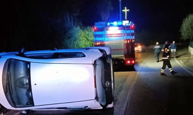 Incidente stradale, auto con a bordo una donna si ribalta sulla SP46 nella notte