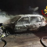 Auto in fiamme sulla SP51 di Oria, intervento dei Vigili del Fuoco