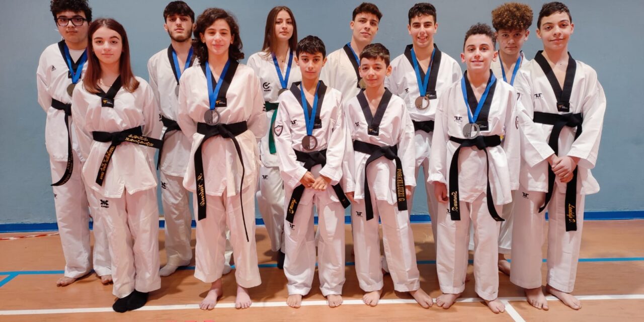 Taekwondo, tante medaglie per la Gold Team del maestro Marco Cazzato