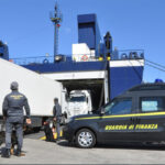 Porto di Brindisi, Finanza e Dogana sequestrano 3.108 paia di scarpe contraffatte