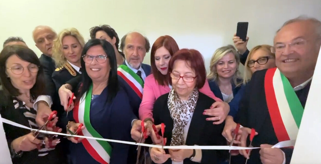 Il Morvillo Falcone inaugura la sala docenti dedicata a Lorenzo Caiolo, una targa anche all’Istituto di San Vito dei Normanni