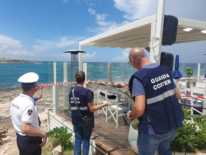 Violazioni demanio a Torre Santa Sabina, la Guardia Costiera sequestra stabilimento balneare