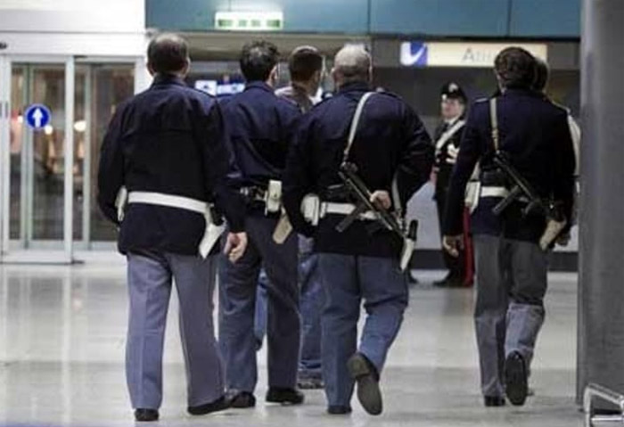 Erano diretti a Dublino con documenti falsi, due cittadini somali fermati in aeroporto finiscono in carcere
