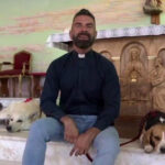 A Don Cosimo Schena il prestigioso Premio Camogli per l’amore e la dedizione nei confronti degli animali