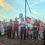 Manifestazione contro il deposito Gnl nel porto, oltre 500 persone davanti alla sede dell’Autorità Portuale