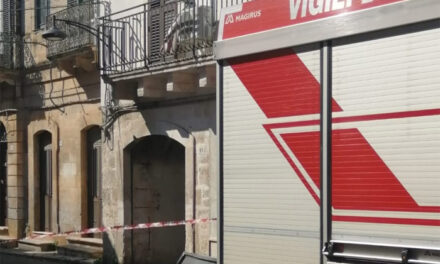 Violento scoppio nel garage seguito da un incendio, paura ed allarme in città a Ceglie Messapica