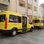 Presentati a Brindisi i due nuovi scuolabus elettrici per prevenire la dispersione scolastica