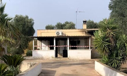 Anziana bruciata nella villa, terribile sospetto di omicidio volontario, il figlio fermato dai carabinieri