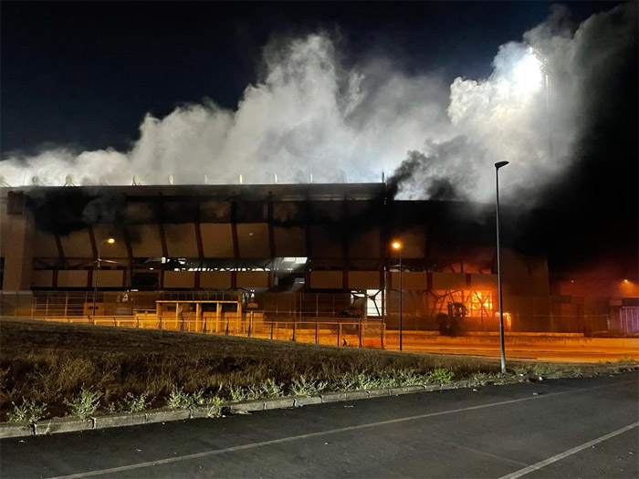 Lega Pro, rinviata la partita Brindisi-Catania, lo stadio di Taranto inagibile dopo l’incendio