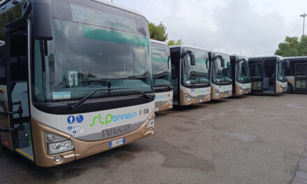 Stp, Brindisi, presentati 17 nuovi autobus moderni e sostenibili per i collegamenti extraurbani