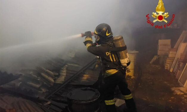 Incendio in un appartamento di Cellino San Marco, una 85enne messa in salvo dai Vigili del fuoco