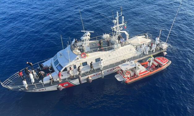 La motovedetta CP281 rientra a Brindisi dopo l’impiego presso la 7ª Squadriglia Guardia Costiera di Lampedusa