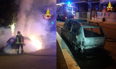 A fuoco una Fiat Panda nel centro abitato, intervento notturno per i Vigili del Fuoco