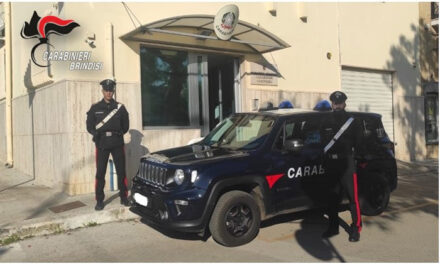 Carovigno, spara un colpo di pistola contro l’auto del parente perchè crede che gli rubi la corrente. 39enne arrestato dai carabinieri