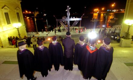 Tutto pronto per la sesta edizione de la Via Crucis nelle acque del porto di Brindisi