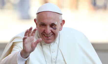 Fasano abbraccia Papa Francesco  per il G7 di giugno