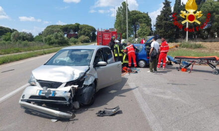 Incidente stradale in via Maestri del Lavoro Brindisi, una persona ferita incastrata tra le lamiere, intervengono i Vigili del Fuoco