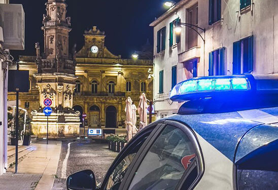 Ostuni, un panetto di Hashish e materiale per il confezionamento delle dosi nascosti in casa, 54enne arrestato dalla Polizia di Stato