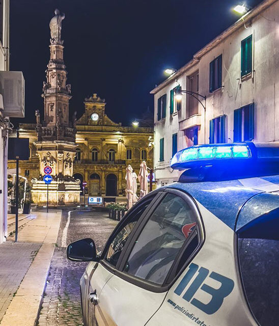 Ostuni, un panetto di Hashish e materiale per il confezionamento delle dosi nascosti in casa, 54enne arrestato dalla Polizia di Stato