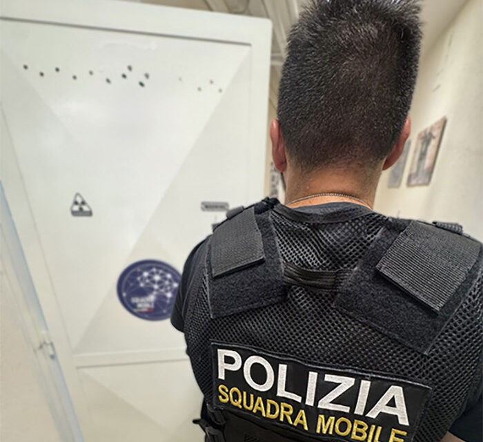 Incendi dolosi auto a Brindisi, la Polizia arresta il presunto autore, un detenuto evaso dai domiciliari di notte per dare fuoco alle vetture